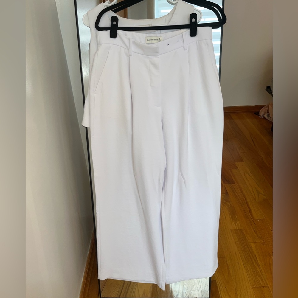 Two piece Abercrombie white pants and top set only worn once!!!